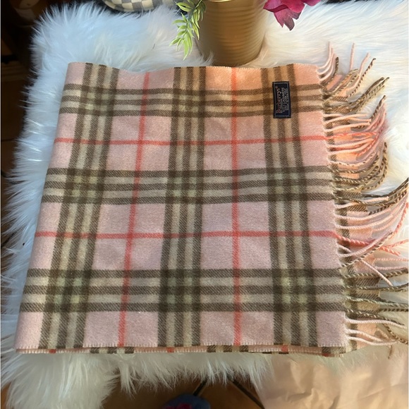 Burberry Scarf 🧣 - Picture 1 of 6